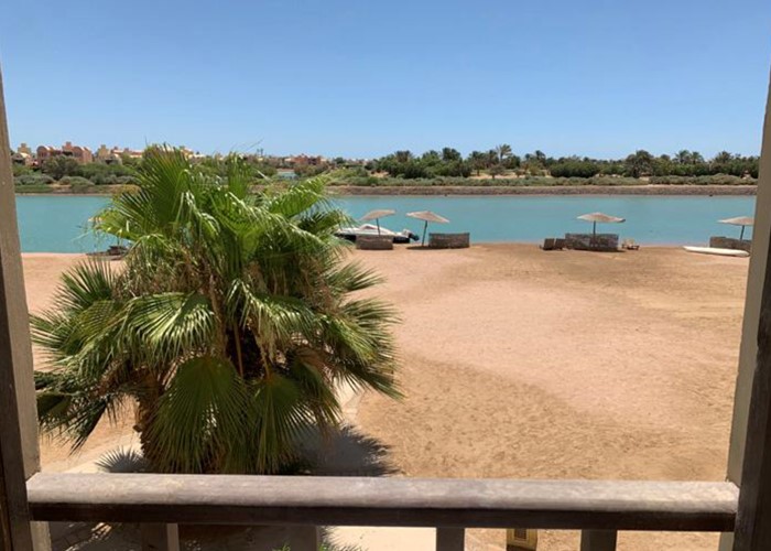 2BR Apartment with lagoon view-West golf - 12
